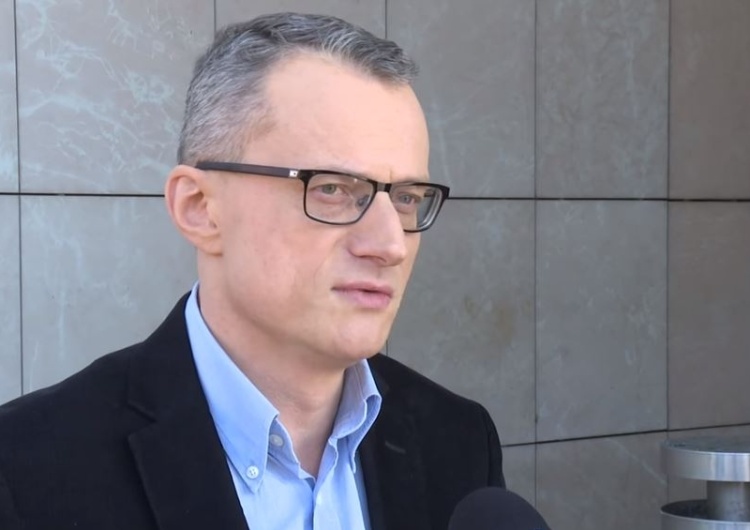 Zobacz jak wygląda A. Laderman, który opluł i znieważył ambasadora Magierowskiego. Postawiono mu zarzuty