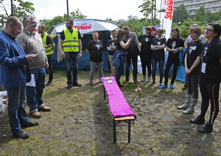 Tomasz Gutry [Fotorelacja] Przybyli przedstawiciele Solidarności z muzeów do miasteczka namiotowego