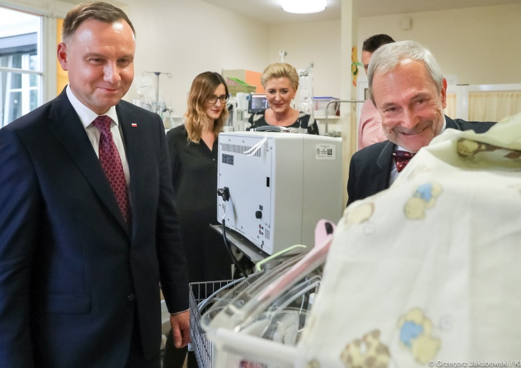 Para Prezydencka odwiedziła sześcioraczki w Szpitalu Uniwersyteckim w Krakowie