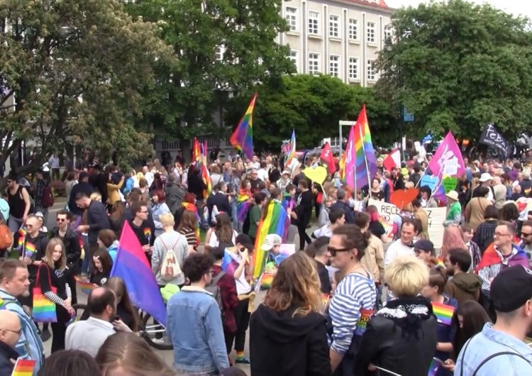 Brytyjski dyplomata afiszuje się udziałem w Paradzie Równości w Gdańsku: "Mamy przyjemność..."