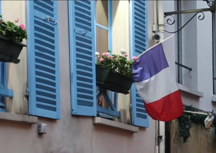 Wyniki exit poll: We Francji wygrywa partia Marine Le Pen