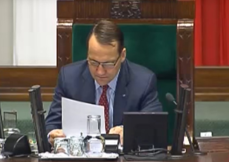 Sikorski wzywa do okazywania szacunku opozycji. Przypominamy jak okazywał szacunek jako Marszałek Sejmu