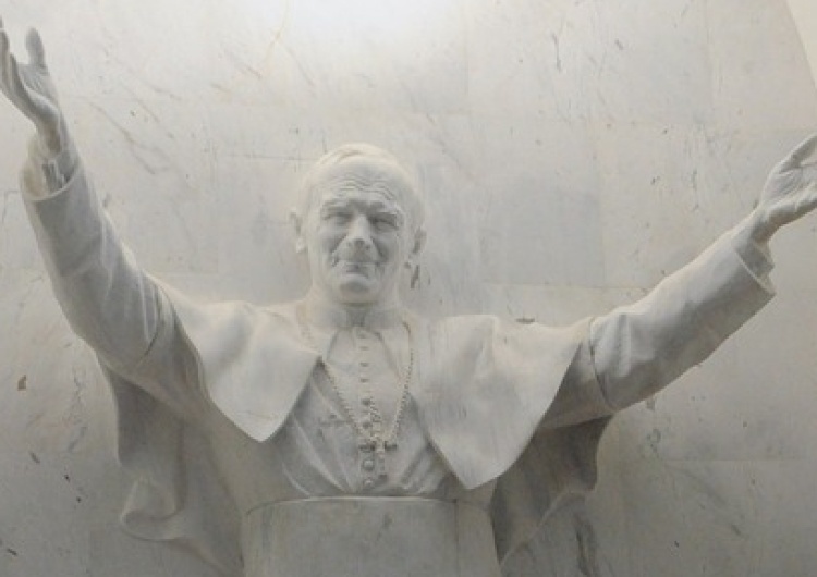 Papież Franciszek: Był wprowadzany w błąd. Nikt nie może wątpić w świętość Jana Pawła II