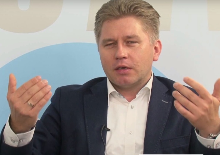 Matczak bez trzymanki: "PiS zmieni konstytucję? Niekonstytucyjna zmiana konstytucji".Miażdżące komentarze