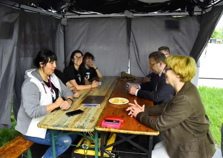 TOMASZ GUTRY [Fotorelacja] Wiceminister Michał Wójcik w miasteczku namiotowym pod Ministerstwem Sprawiedliwości
