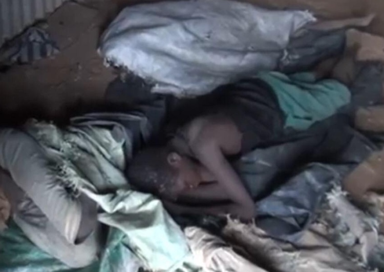  [video] Polacy dzieciom głodującym w Płd. Sudanie. Dawka żywności terapeutycznej tańsza od biletu MPK