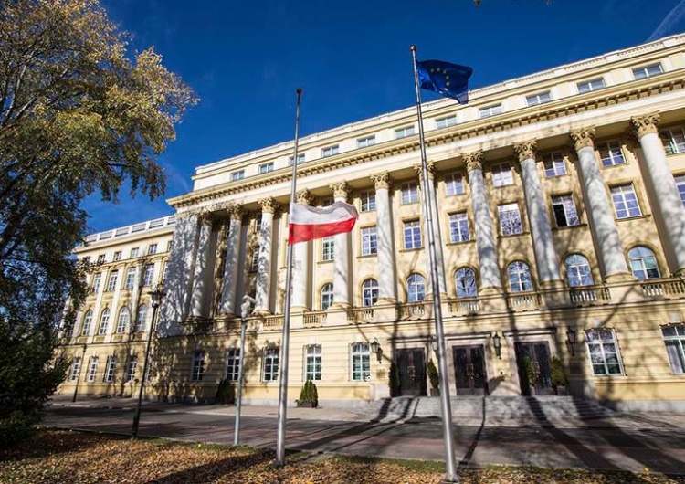 Sasin, Dworczyk, Gliński, Witek... są przecieki w sprawie rekonstrukcji
