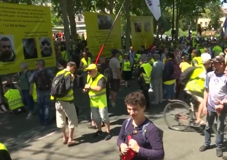 Obrońcy praw człowieka wzywają Francję do zaprzestania niebezpiecznych działań. Poseł Mularczyk odpowiada