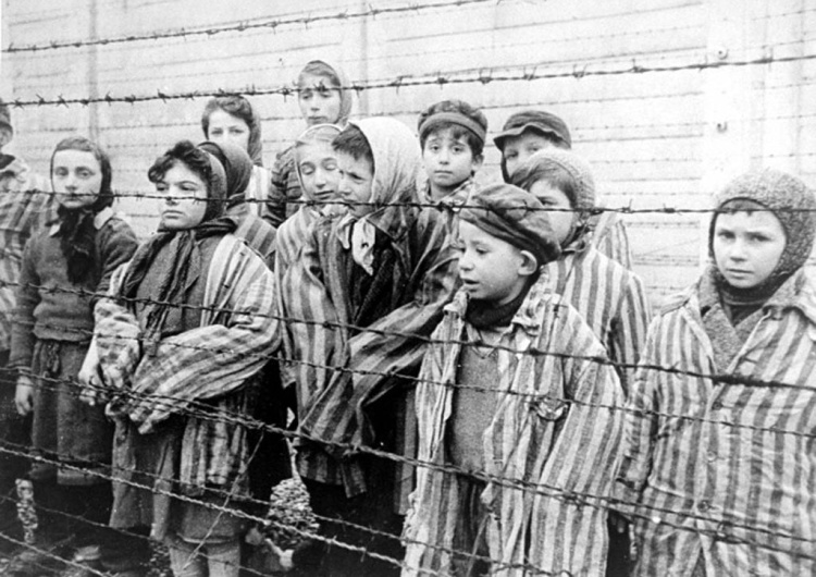  Niemiecka telewizja ZDF ma przeprosić więźnia więźnia Auschwitz Karola Tenderę za "polskie obozy"