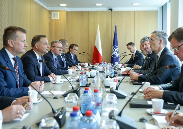  Andrzej Duda w Brukseli. Spotkanie z szefem NATO ws. wzmocnienia obecności wojskowej USA w Polsce