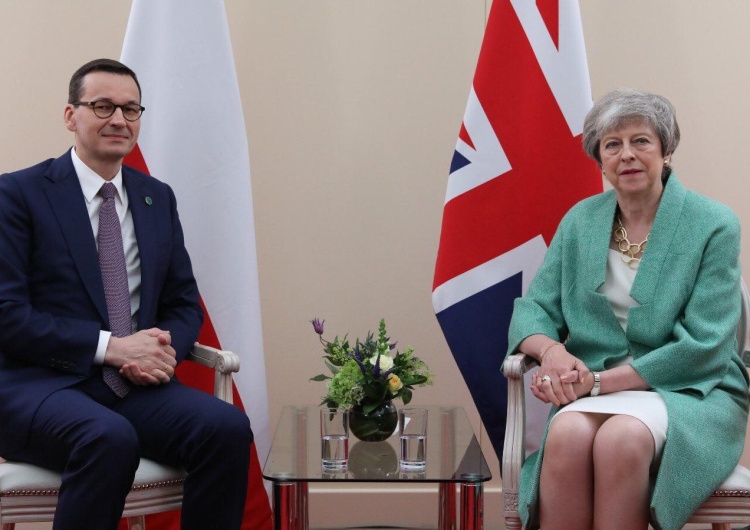 Obchody 75. rocznicy lądowania aliantów w Normandii: Premier Morawiecki spotkał się z premier May