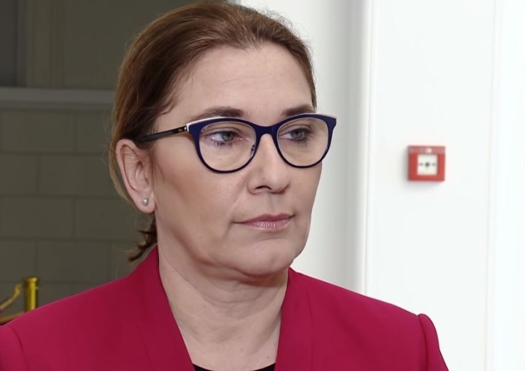  Beata Mazurek: "Po ludzku żal mi pani Gretkowskiej. Jest chyba wewnętrznie bardzo poraniona"
