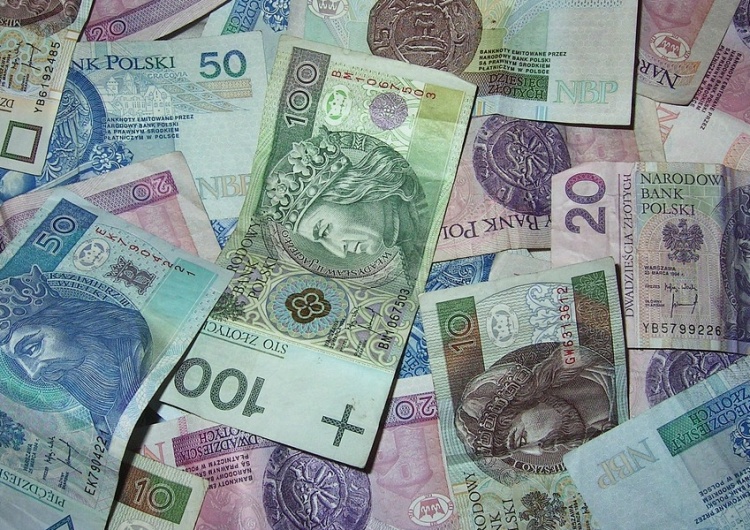 Rząd zadeklarował podniesienie płacy minimalnej w 2020 roku do 2450 zł