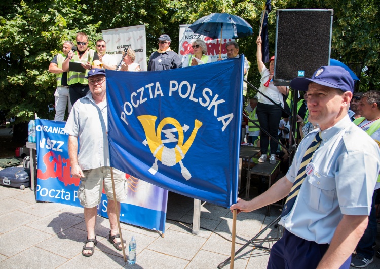 „Poczta Polska to dobro narodowe”. Pikieta pracowników Poczty Polskiej