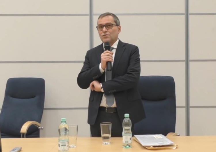 Gmyz kpi: "Francuzi i Niemcy zaprezentowali atrapę następcy Eurofightera, na razie ze sklejki..."
