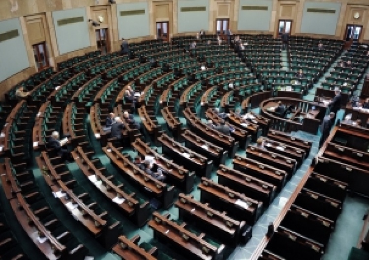 Odświeżamy pamięć opozycji. Głosowanie nad budżetem w 2013 roku odbyło się bez posłów PiS!