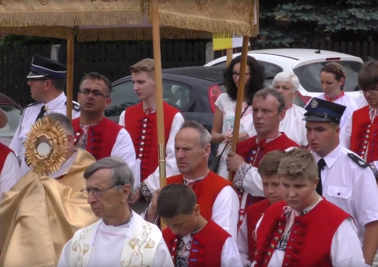  [video] Przez całą Polską przeszły procesje Bożego Ciała. Wzięły w nich udział tłumy Polaków