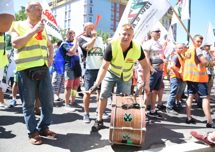 Górnicza pikieta przed siedzibą PiS