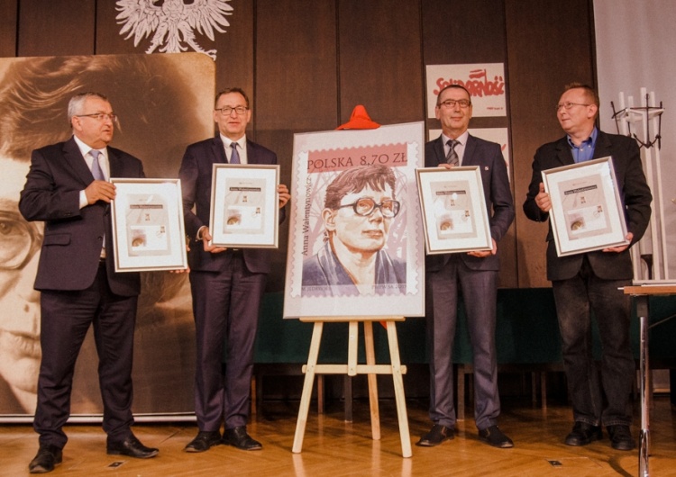  [fotorelacja] Portret Anny Walentynowicz na najnowszym znaczku Poczty Polskiej