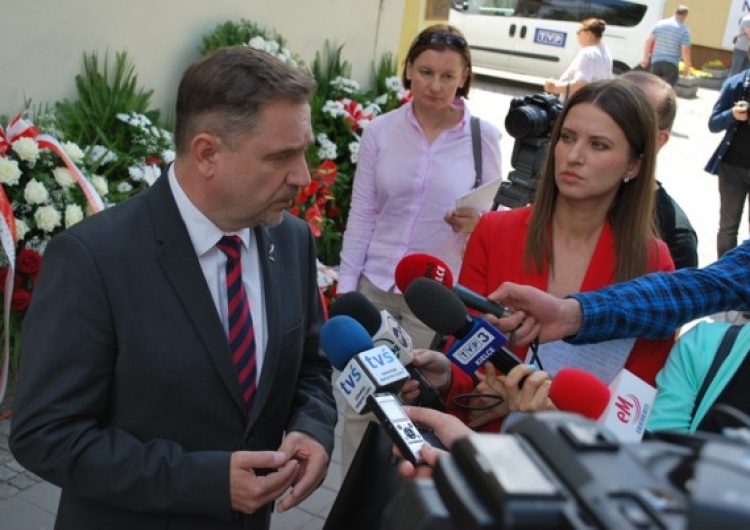 W ciszy złożyli kwiaty. Dzisiaj 73. rocznica UB-ckiej prowokacji w Kielcach