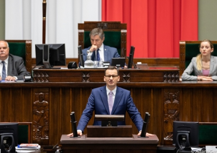  Kuźmiuk: Premier Morawiecki o zerowym PIT - "Wypychanie młodych ludzi z Polski musi się skończyć"