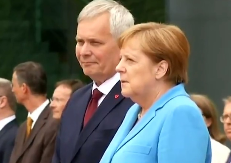  [Wideo] Angela Merkel po raz kolejny dostaje ataku drgawek