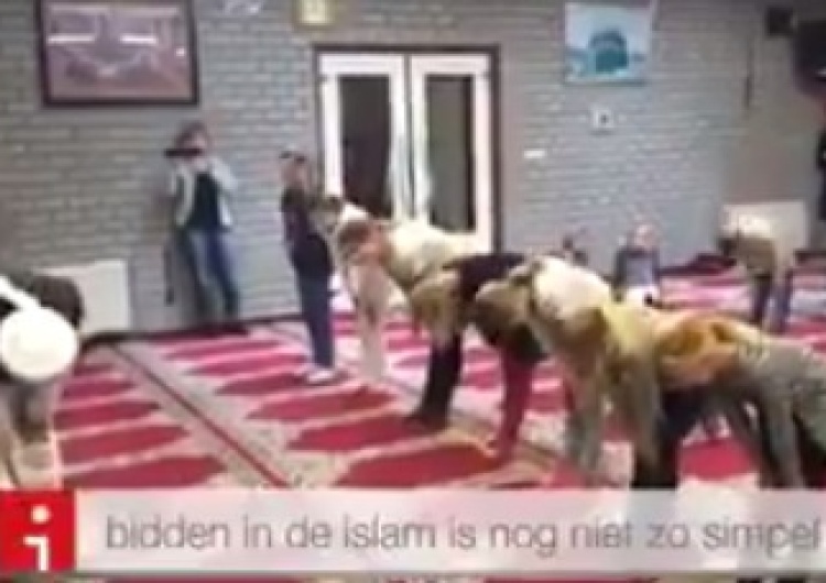 zrzut ekranu W Holandii dzieci w ramach nauki biorą udział w zajęciach w meczecie