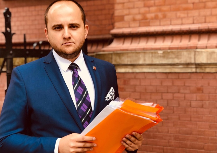 "Naziol", "brunatny", "antysemita". Pozew radnego PiS przeciwko posłom PO, Śpiewakowi, Lisowi i OMZiRK