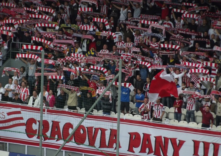  [FOTO] Cracovia parodiuje pomysł Trzaskowskiego. "Przy stadionie powstała specjalna Strefa Relaksu"