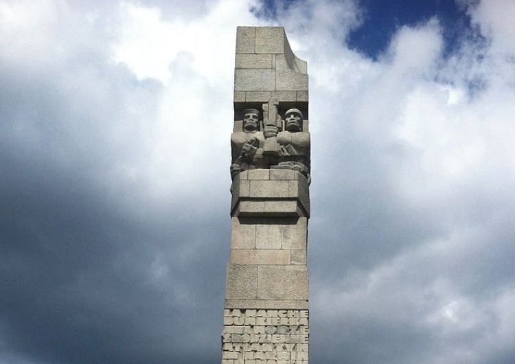 Prawy Sierpowy: Po osiemdziesięciu latach Westerplatte "broni się nadal"