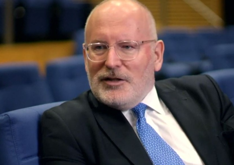  Timmermans niezadowolony: "Oni posłuchali Polski i Węgier"