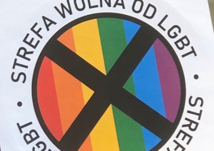 A jednak. „Gazeta Polska” musi wycofać nalepki "Strefa wolna od ideologii LGBT"