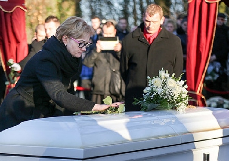  Premier na pogrzebie polskiego kierowcy: tragedia w Berlinie wyjątkowo okrutna