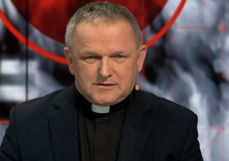 "Rzekomo pobity (...) znaczy, że tak nie było". Tak Lemański "wspiera" pobitego księdza ze Szczecina