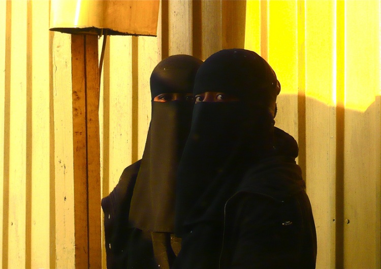  Holandia zakazuje noszenia islamskiej burki