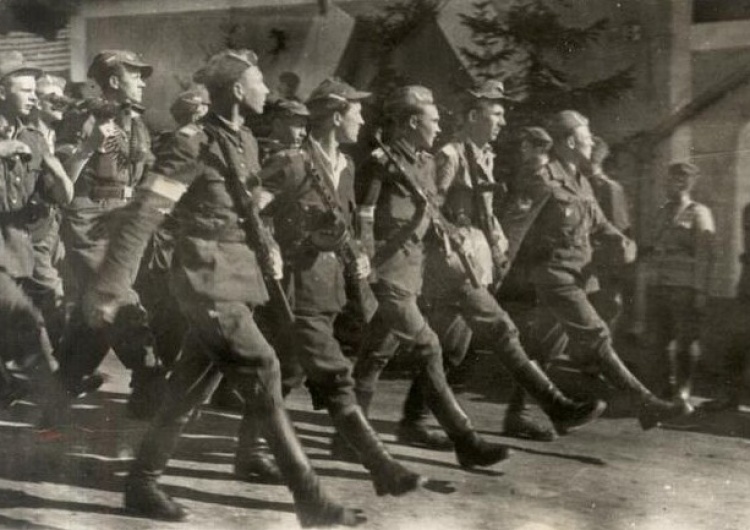  Nawet takiego dnia... GW: "Dziś Andrzej Duda odda hołd powstańcom warszawskim, a jutro faszystom"