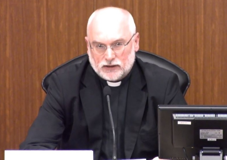 Ks. Kowalczyk przypomina słowa Jana Pawła II o LGBT. "Czy Biedroń złoży donos, a FB zablokuje ten wpis?"
