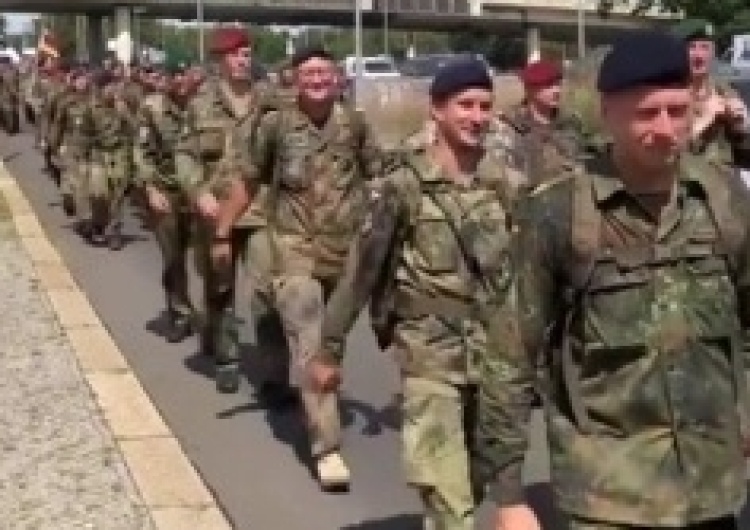  [video] Maszerują wojacy z Bundeswehry... Trudno zachować powagę