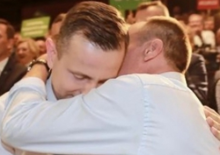 Komentarze uścisków liderów Koalicji Polskiej: "Honecker z Breżniewem by pozazdrościli", "Gorzko, gorzko"