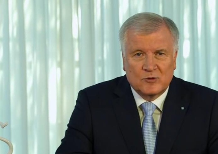Szef niemieckiego MSW zapowiada cofanie statusów uchodźcy za prywatne wyjazdy do Syrii