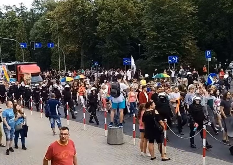 Czy po marszu równości w Białymstoku ktokolwiek zgłosił pobicie? Odpowiedź policji może zaskoczyć