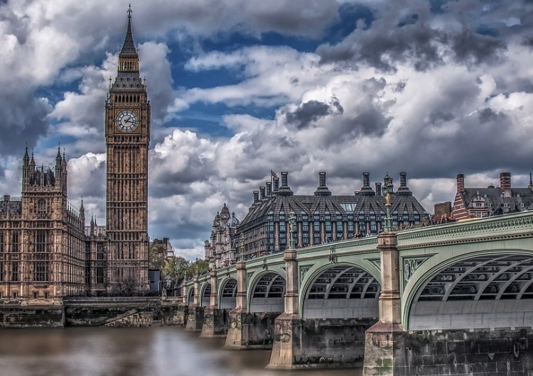  Rząd Wielkiej Brytanii wystąpił do królowej o zawieszenie parlamentu