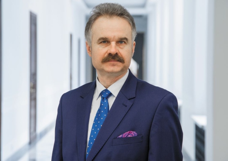 Prof. W. Paruch: Elektorat PO jest wychowywany tak, aby negować wszystko co robi rząd