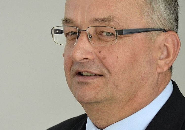 Min. Adamczyk: od 1 września ruszy w Polsce prawie 1,4 tys. linii autobusowych