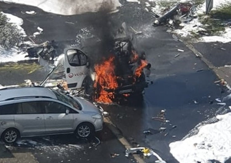 internauci / Polsat News Wybuch wstrząsnął warszawskim Bemowem. W eksplozji samochodu ginie jedna osoba