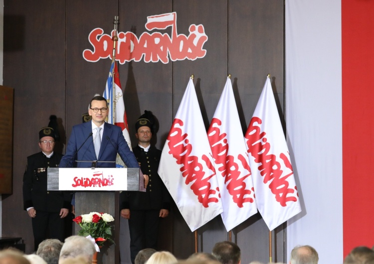  Premier w Gdańsku: "Chcemy, żeby cała Polska była triumfująca i szczęśliwa, pod znakiem Solidarności"