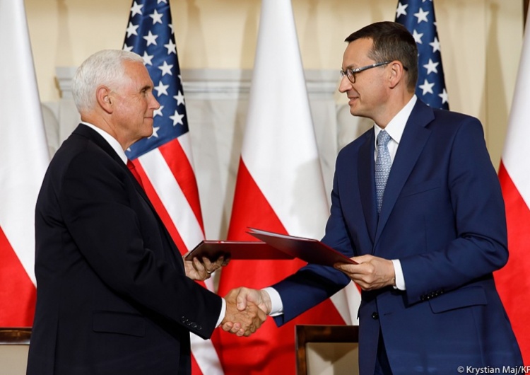  Morawiecki i Pence podpisali deklarację w sprawie sieci 5G