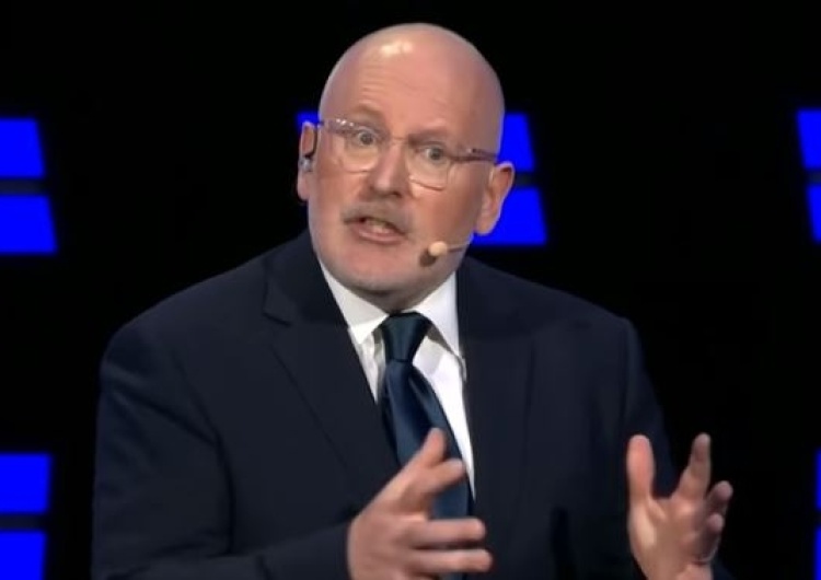 Demokracja to rządy większości? Dla Timmermansa to nazistowskie standardy