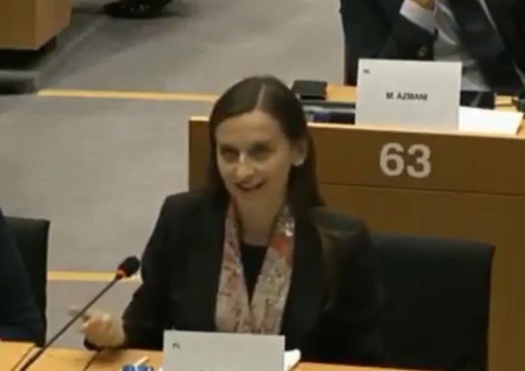  [video] Spurek w PE do Timmermansa: "Czy wie pan jak ominąć rząd przy rozdawaniu unijnych funduszy?"