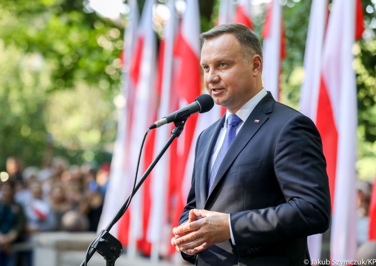 "Skoro uroczystość się już zakończyła...". Prezydent opowiedział anegdotę o Mariuszu Błaszczaku